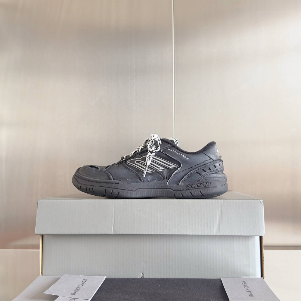 Hamptons Sneaker All Black