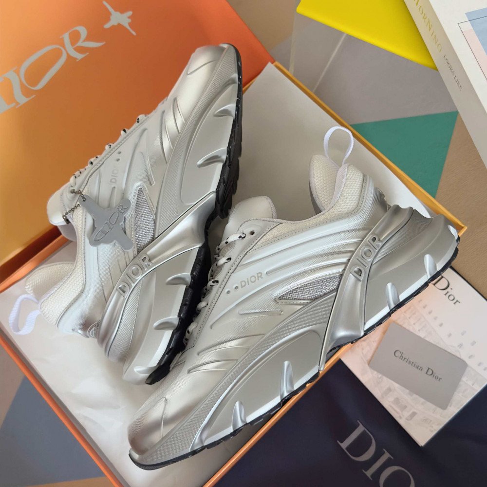 DIOR AND LEWIS HAMILTON B44 Blade Sneaker – LIMITED AND NUMBERED EDITION DIOR AND LEWIS HAMILTON B44 Blade Sneaker – LIMITED AND NUMBERED EDITION