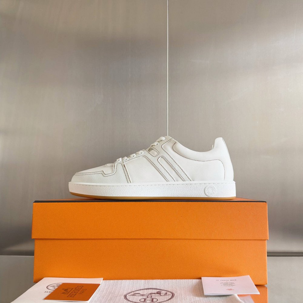 Boomerang sneaker