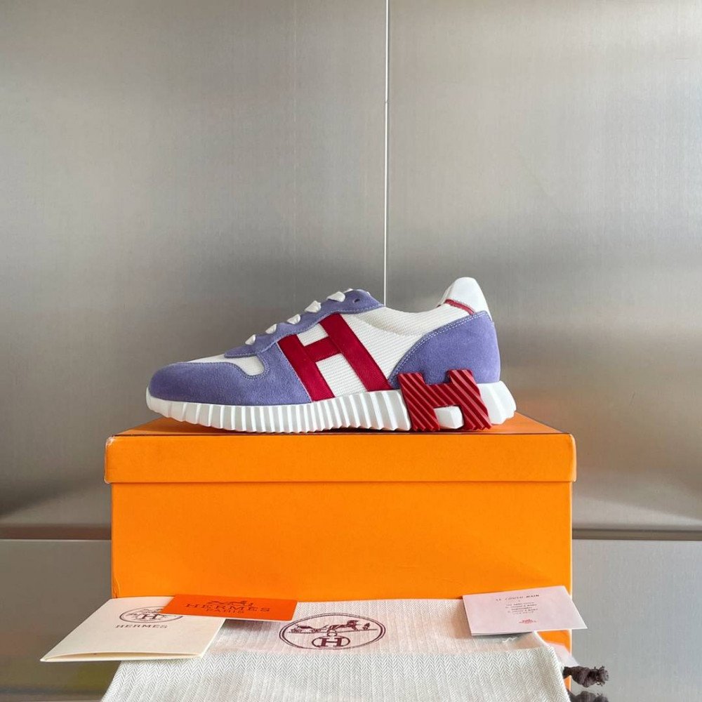 Bouncing Sneaker