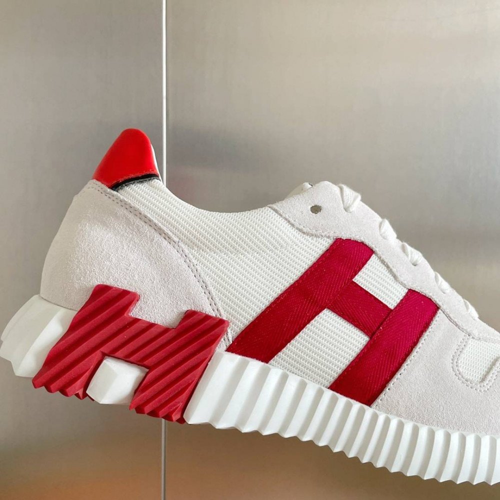 Bouncing Sneaker