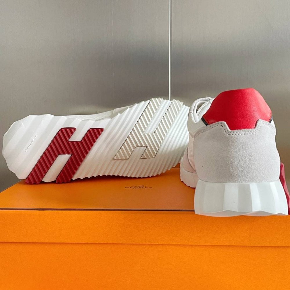 Bouncing Sneaker