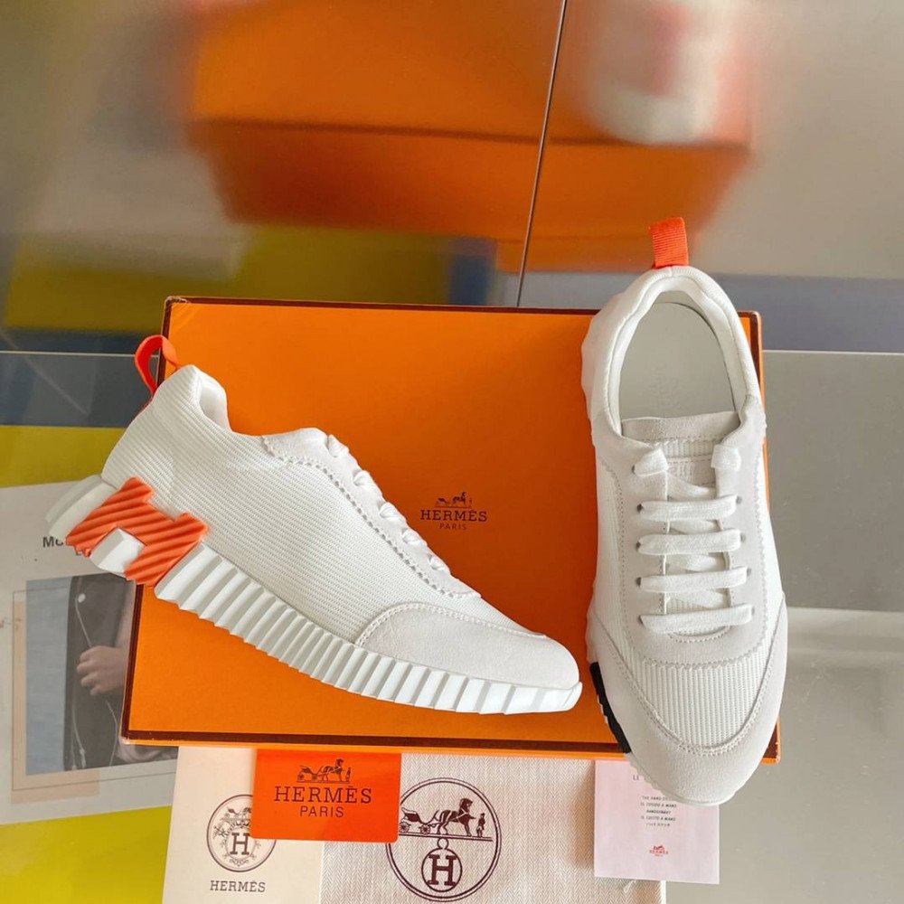 Bouncing Sneaker