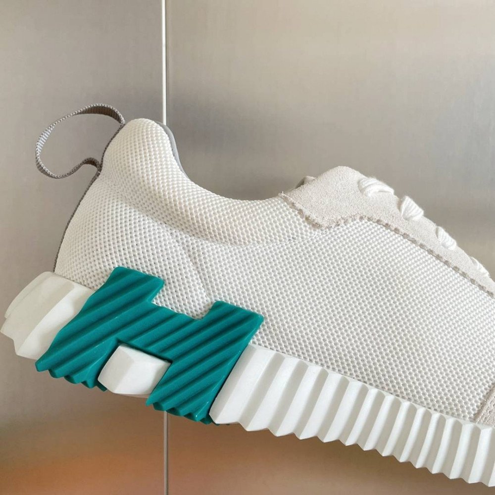 Bouncing Sneaker Bouncing Sneaker