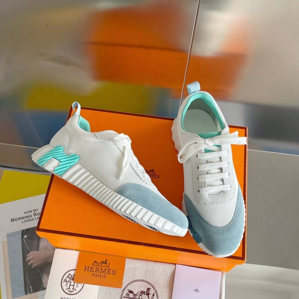 Bouncing Sneaker
