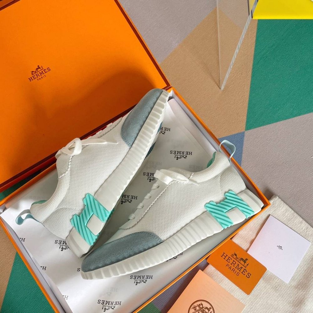 Bouncing Sneaker