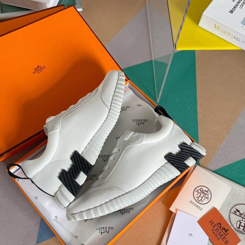 Bouncing Sneaker Bouncing Sneaker
