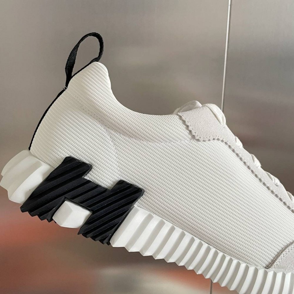 Bouncing Sneaker Bouncing Sneaker