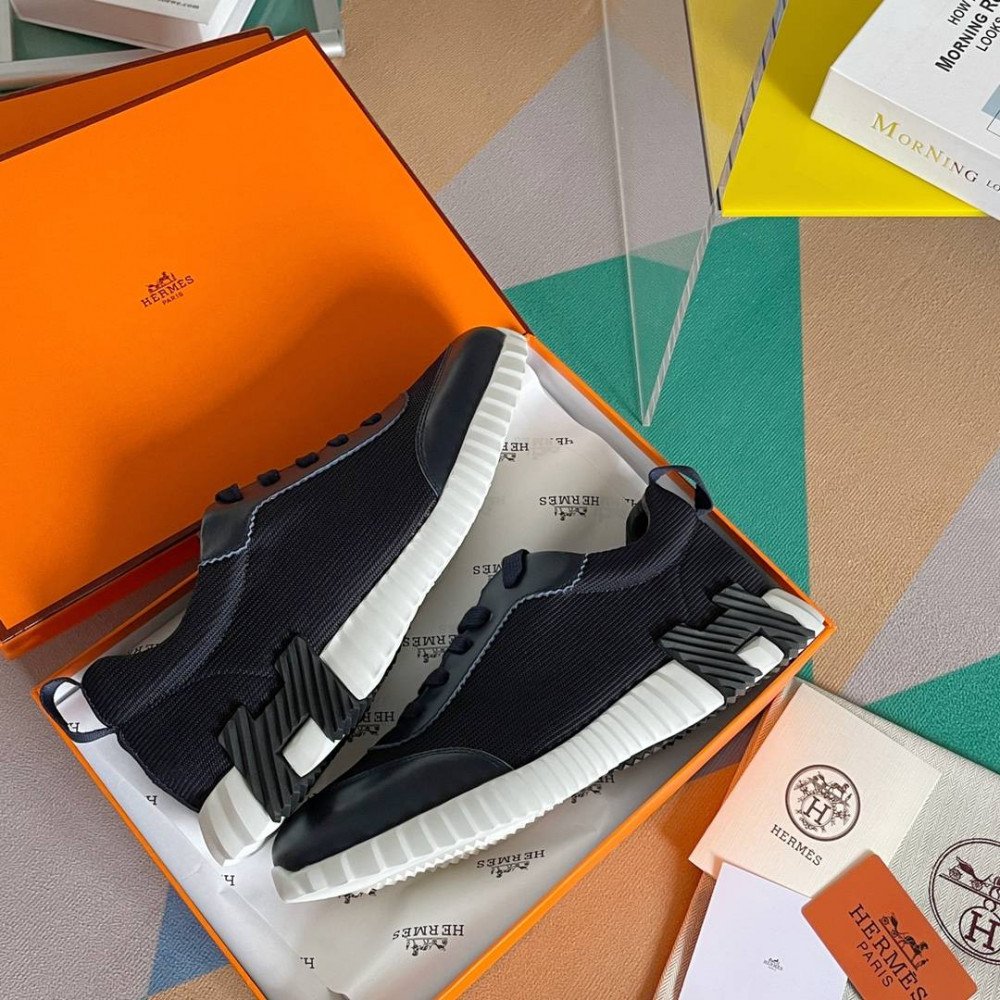 Bouncing Sneaker Bouncing Sneaker