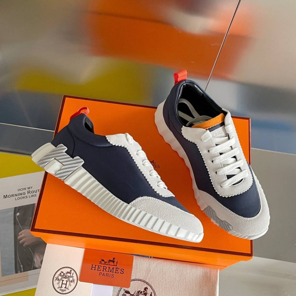 Bouncing Sneaker