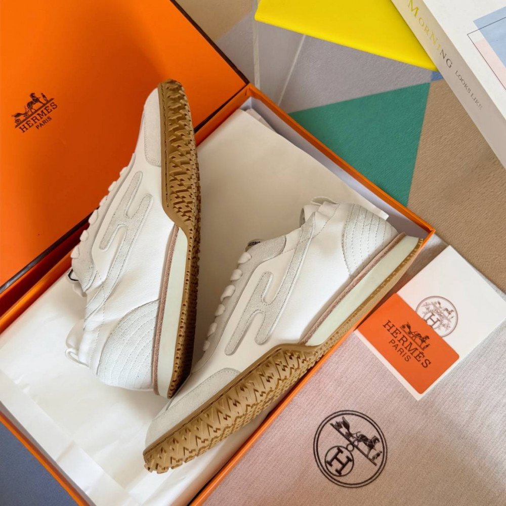 Jet Sneaker