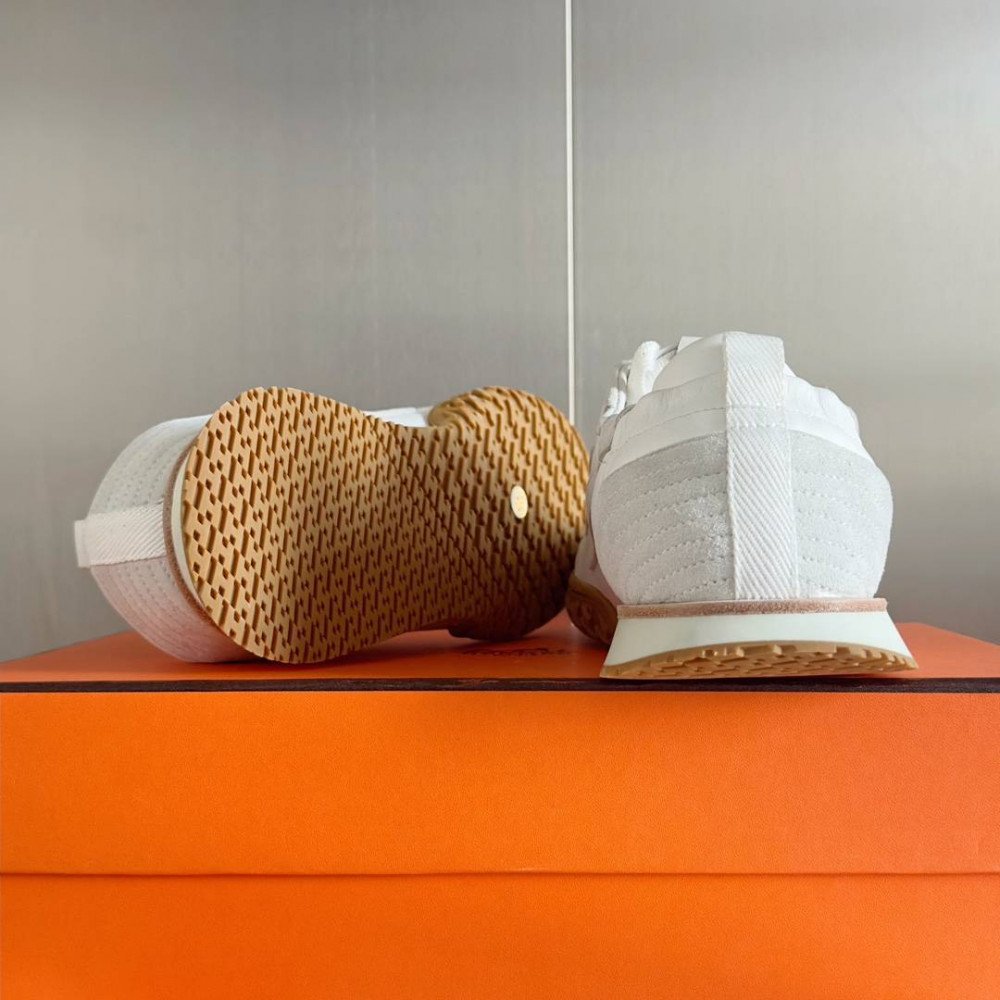 Jet Sneaker