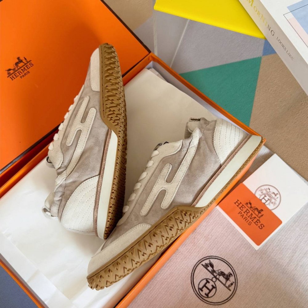 Jet Sneaker