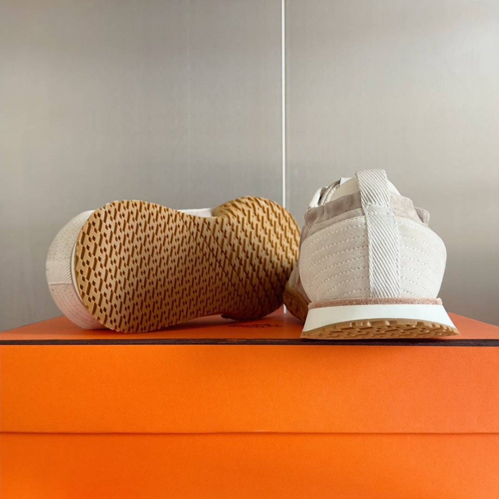 Jet Sneaker