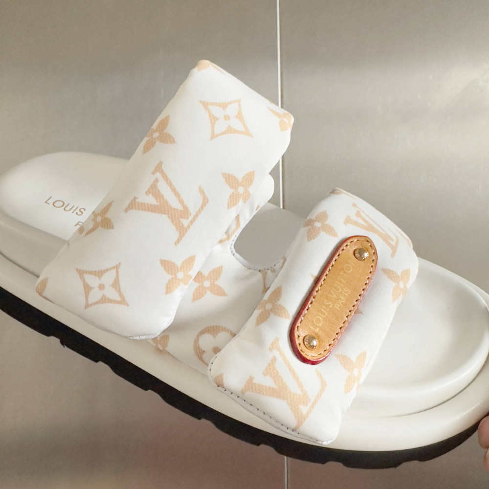LV Pool Pillow Comfort-1 LV Pool Pillow Comfort-1