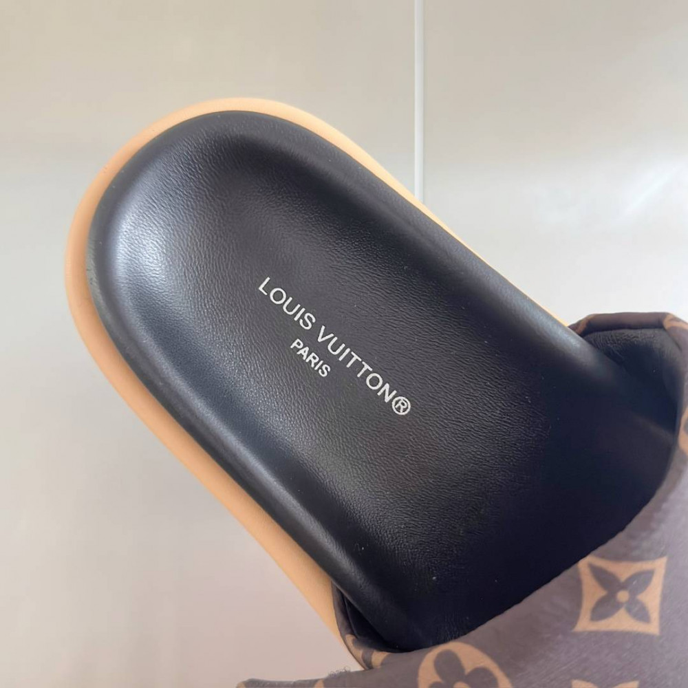 LV Pool Pillow Comfort-10