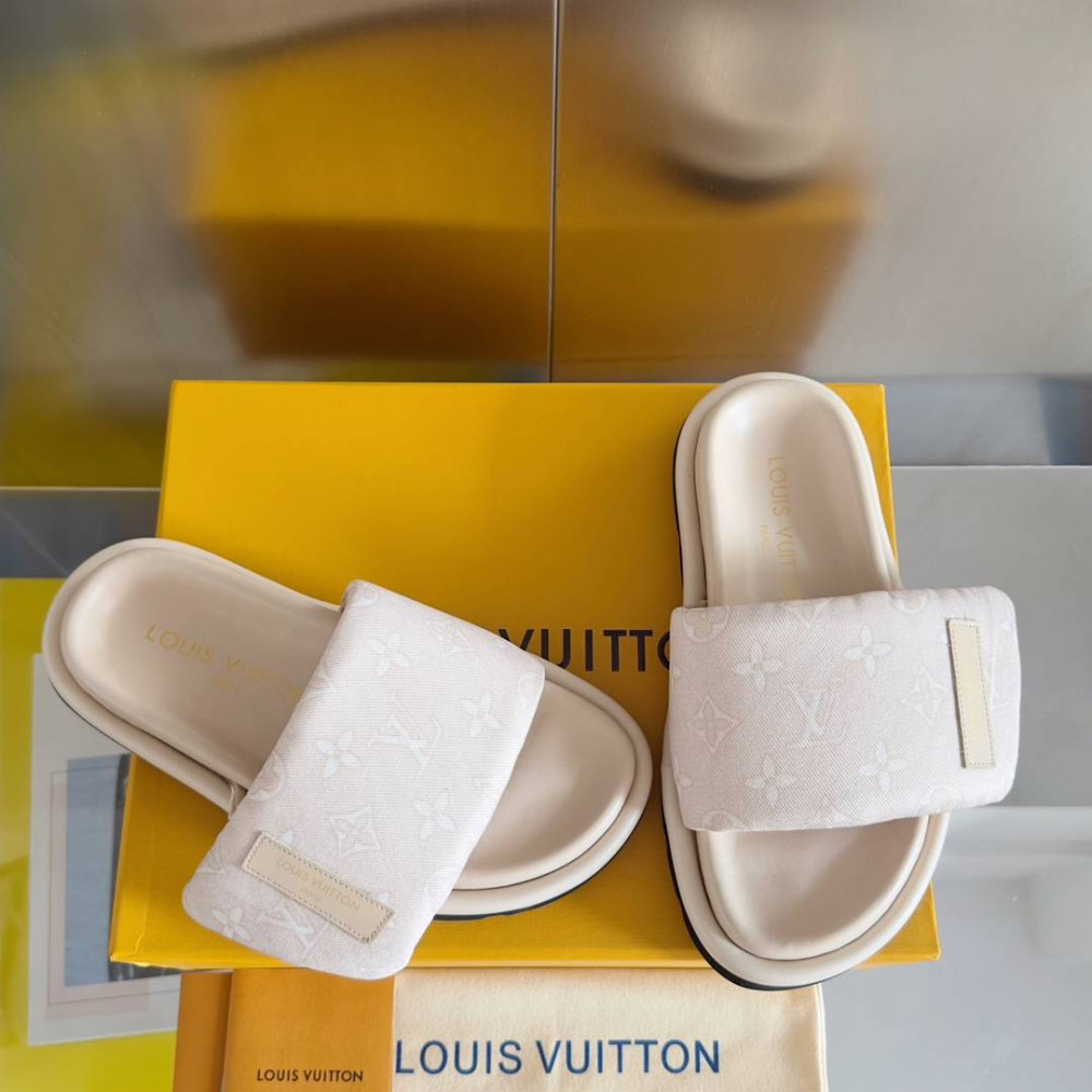 LV Pool Pillow Comfort-15