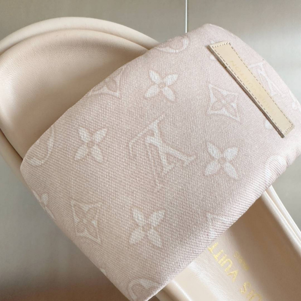 LV Pool Pillow Comfort-15