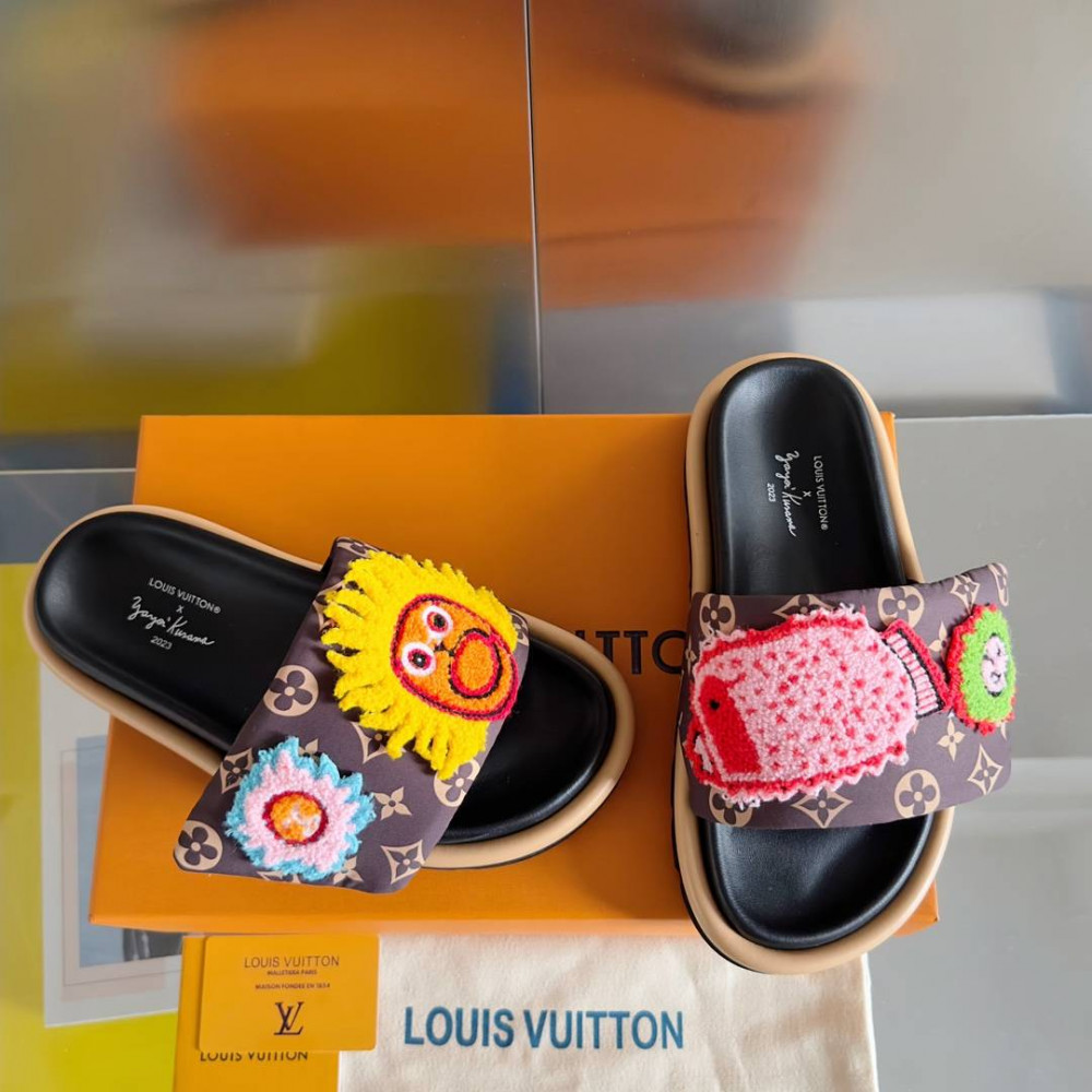 LV Pool Pillow Comfort-22