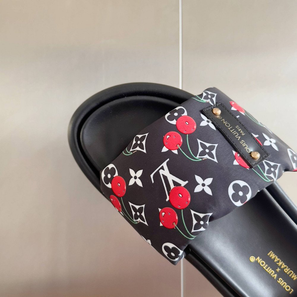 LV X Takashi Murakami  Pool Pillow Comfort