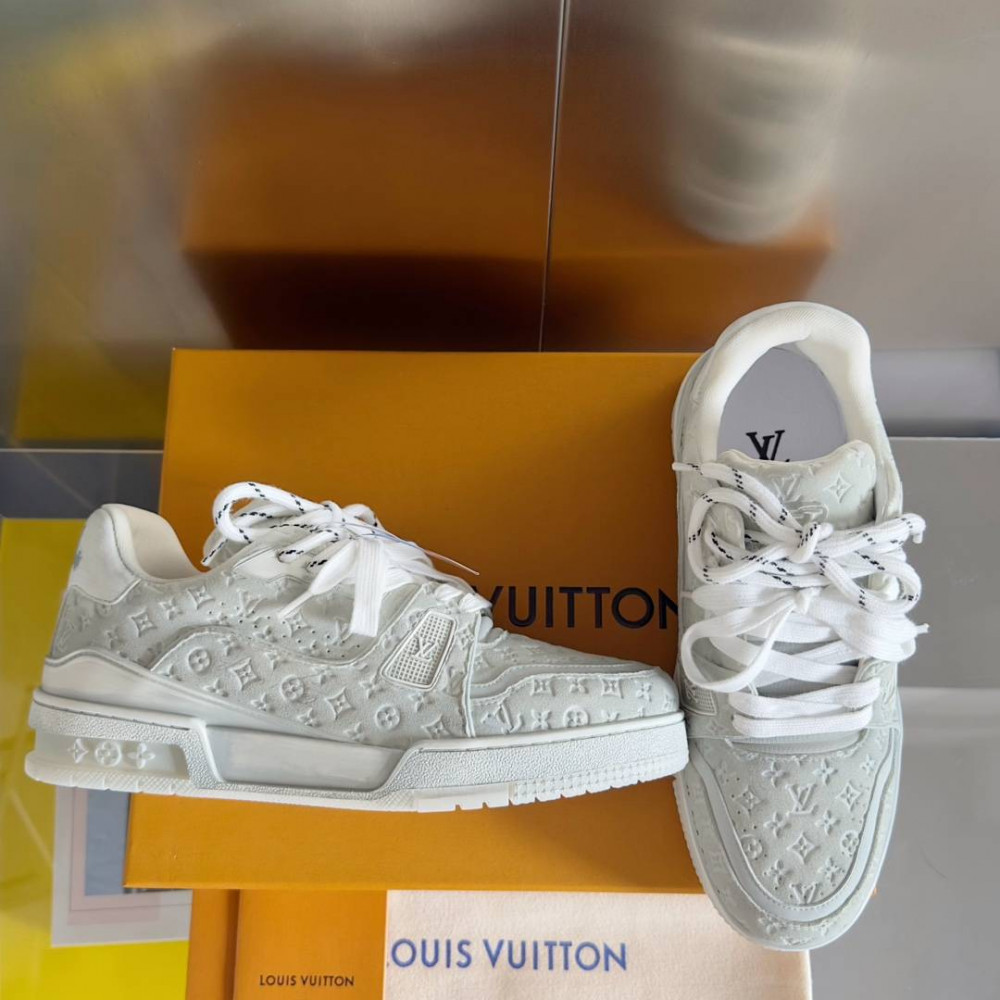 LV Trainer Wipe Color Gray Print-007
