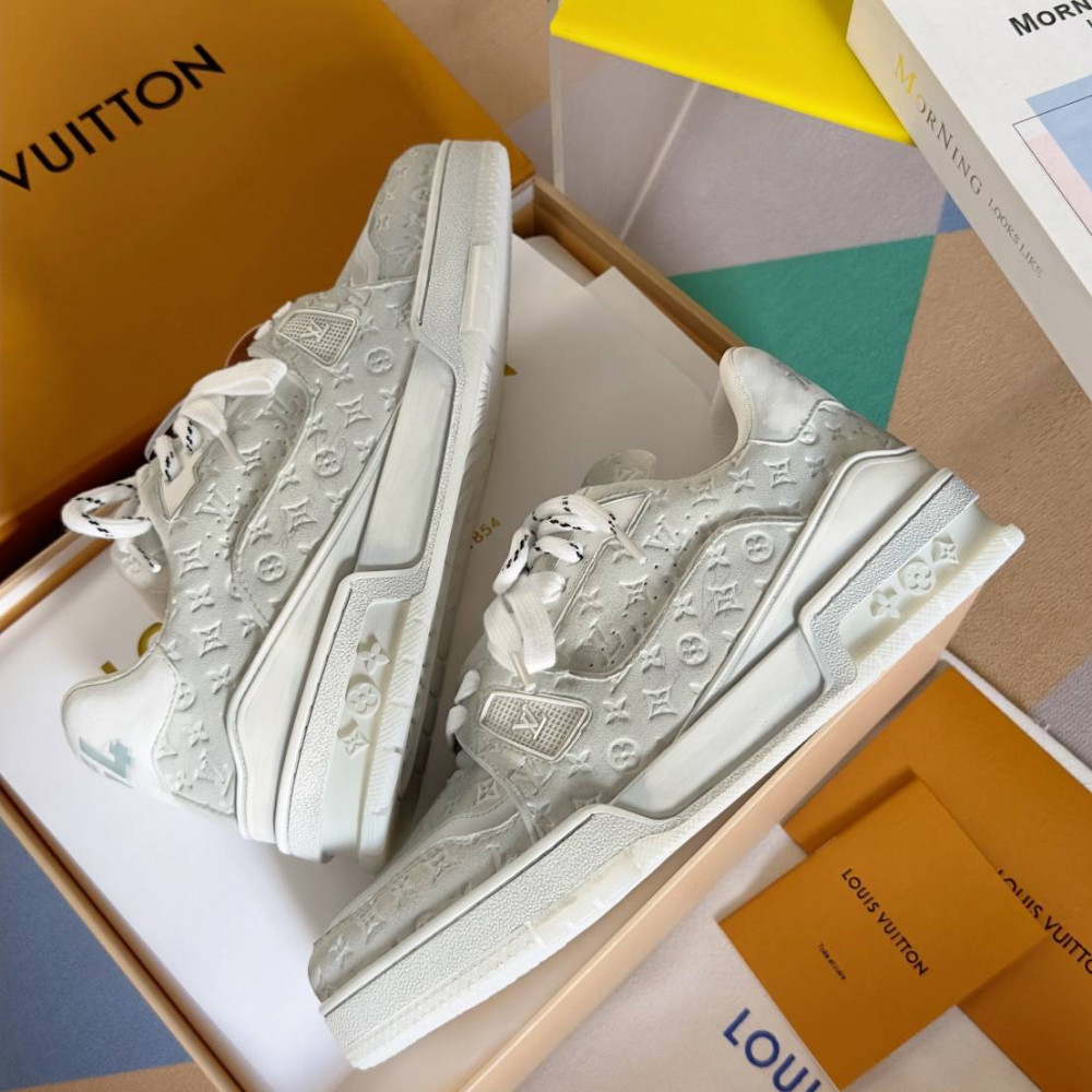 LV Trainer Wipe Color Gray Print-007