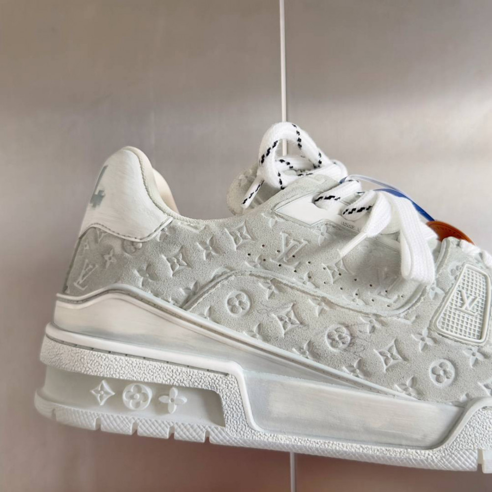 LV Trainer Wipe Color Gray Print-007