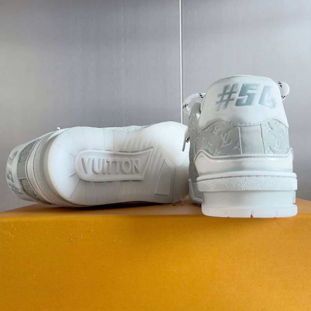 LV Trainer Wipe Color Gray Print-007