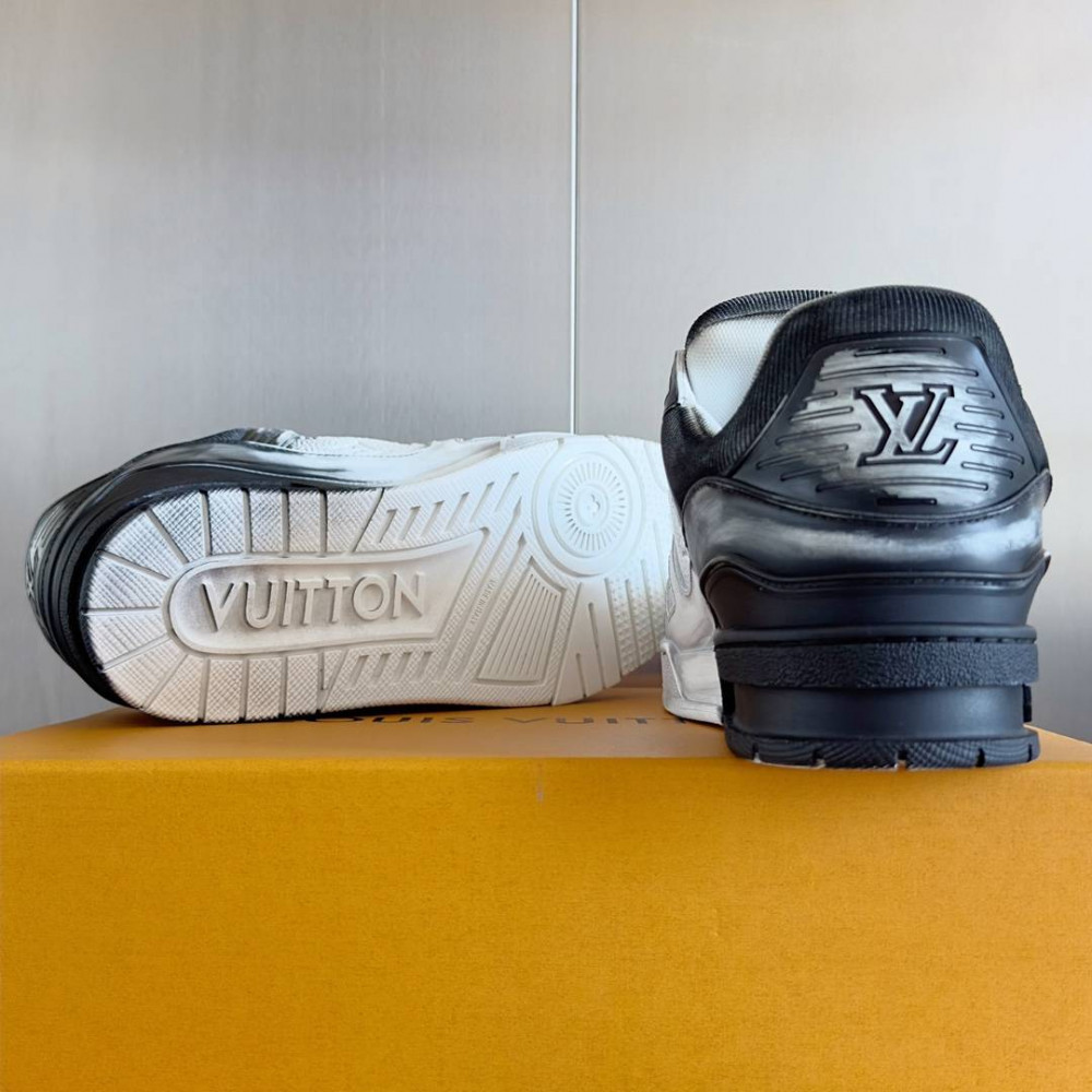 LV Trainer Wipe Color Black and White Print-016 LV Trainer Wipe Color Black and White Print-016