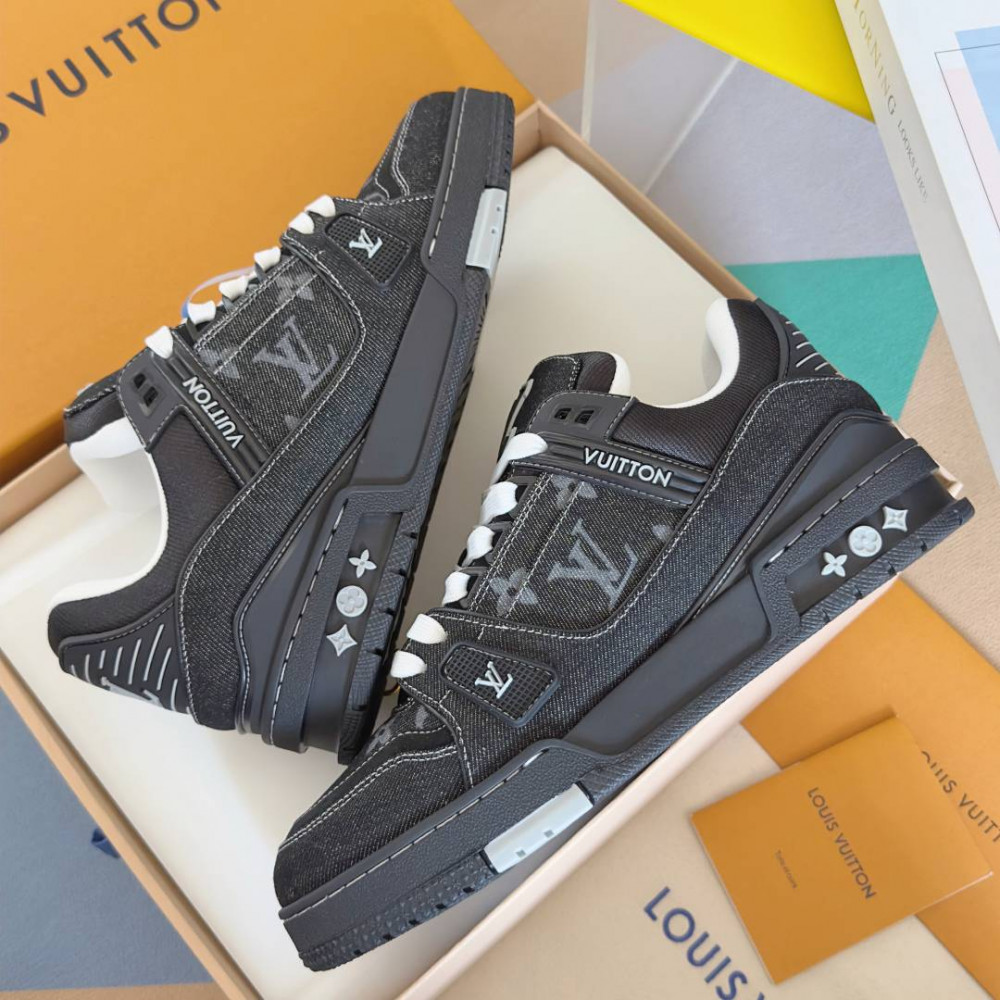 LV Trainer Black-001 LV Trainer Black-001