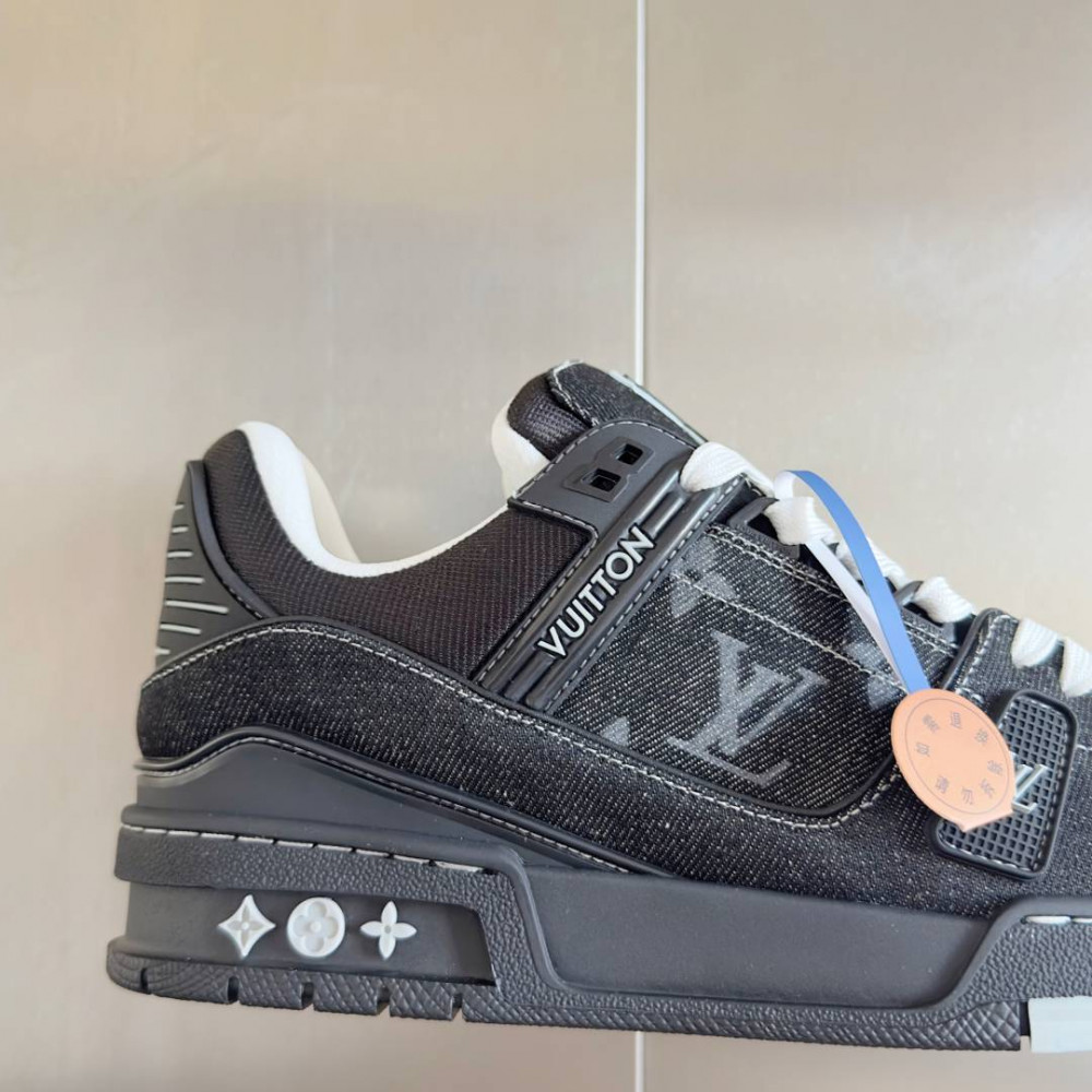 LV Trainer Black-001 LV Trainer Black-001