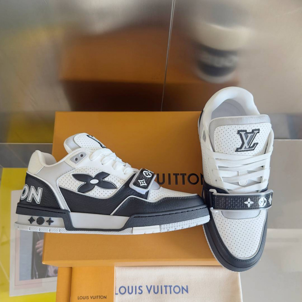 LV Trainer Black and White-004 LV Trainer Black and White-004