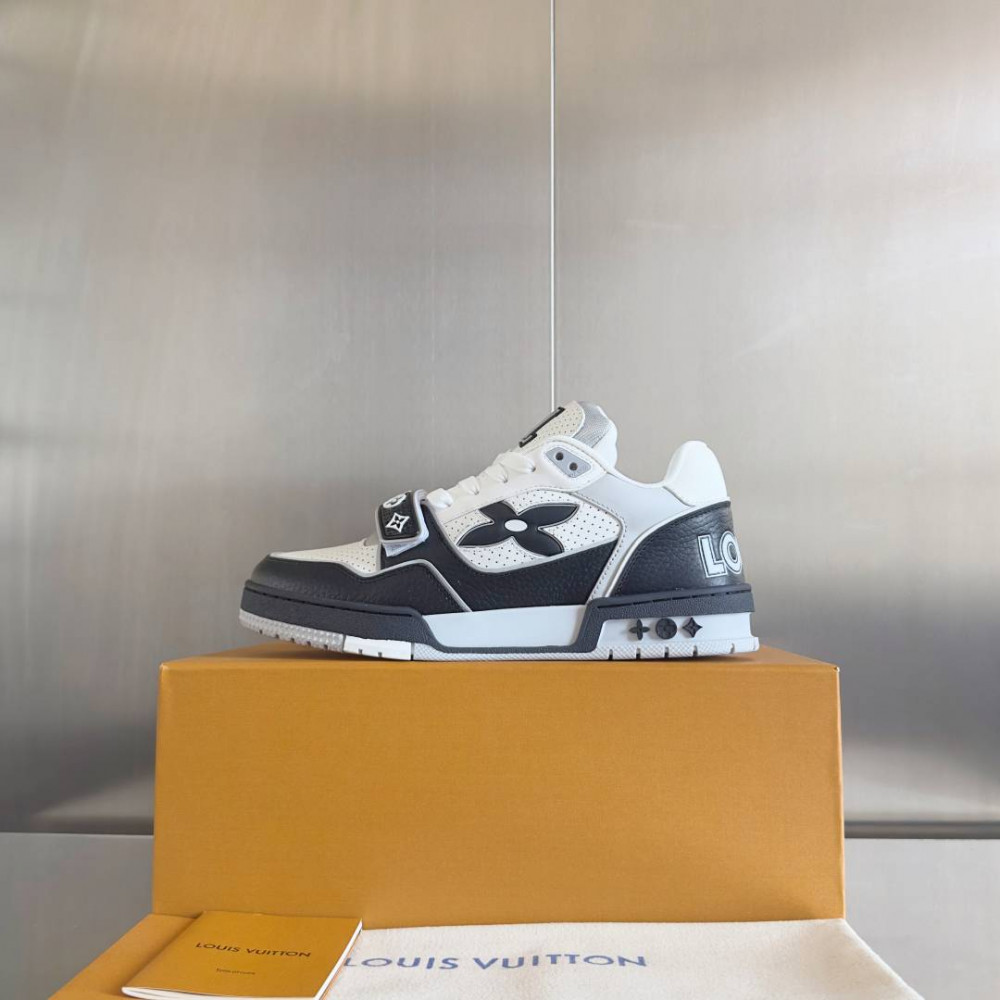 LV Trainer Black and White-004 LV Trainer Black and White-004