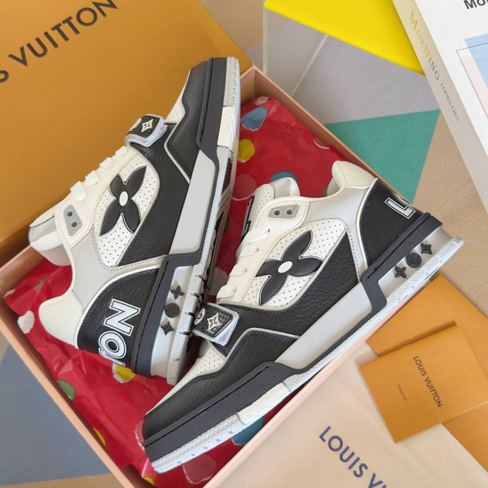 LV Trainer Black and White-004 LV Trainer Black and White-004