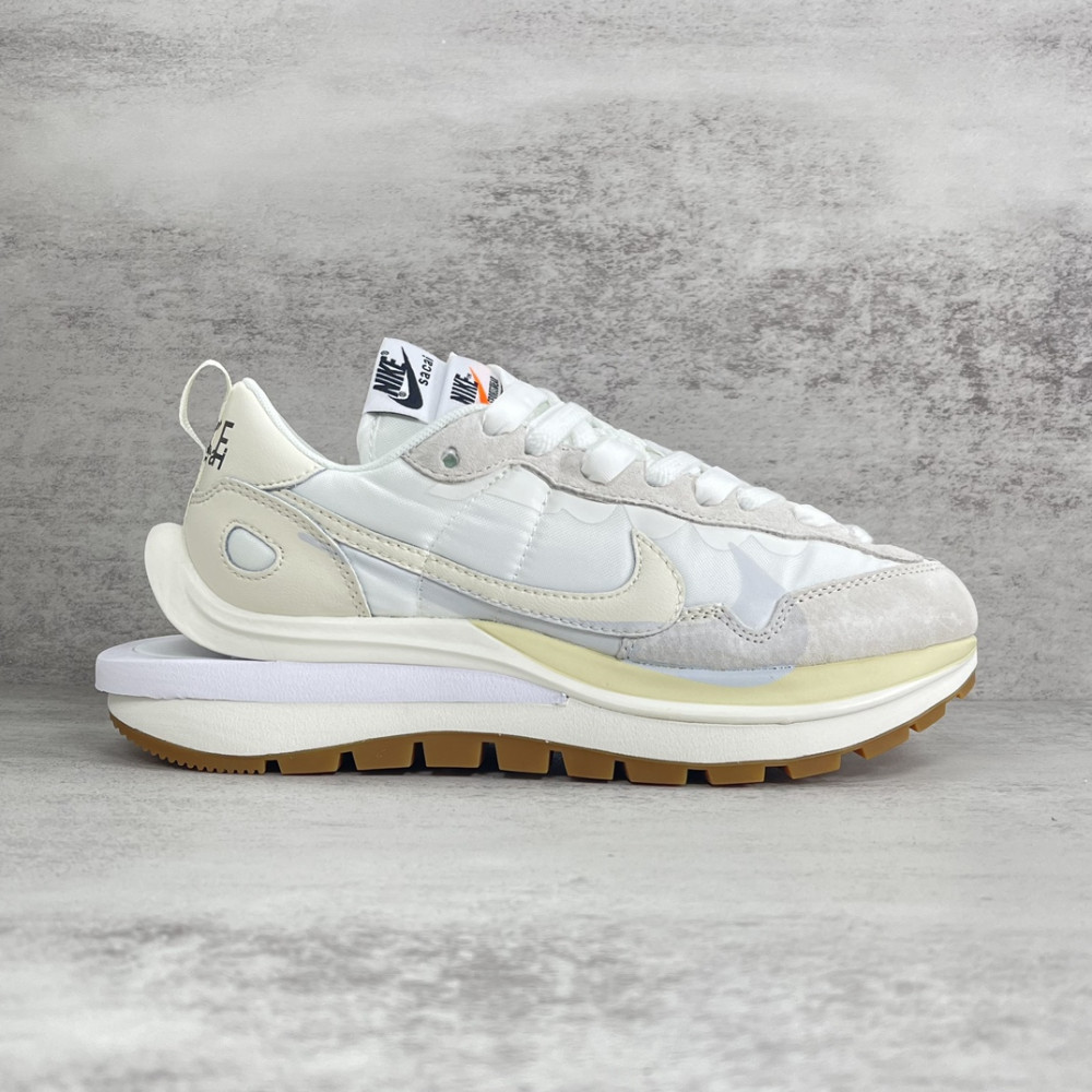 Nike Vaporwaffle sacai Sail Gum