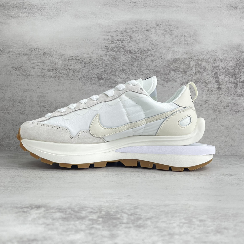 Nike Vaporwaffle sacai Sail Gum