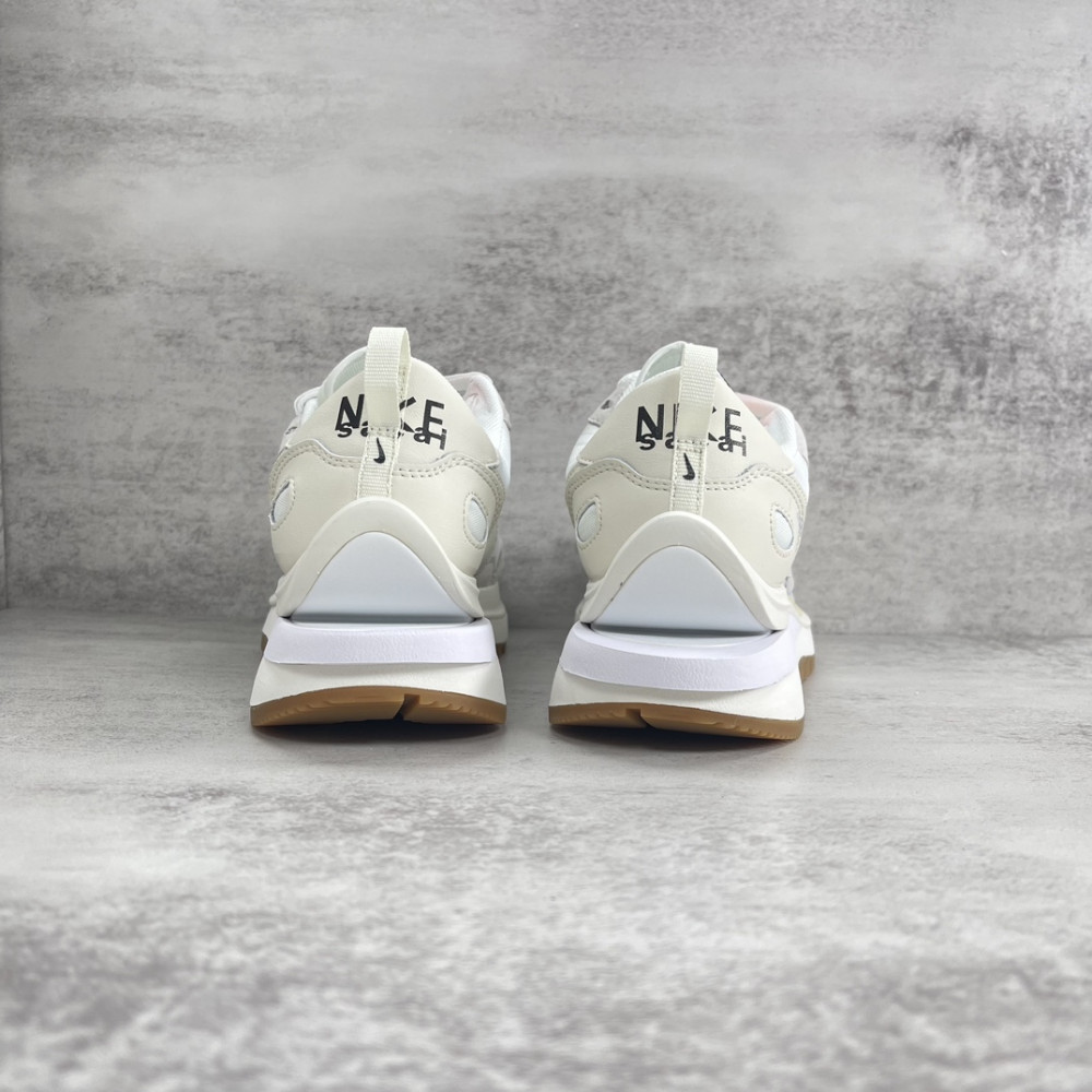 Nike Vaporwaffle sacai Sail Gum