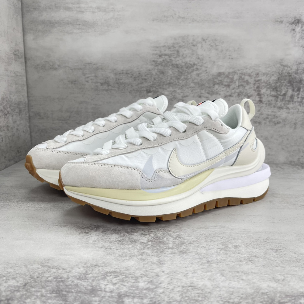 Nike Vaporwaffle sacai Sail Gum