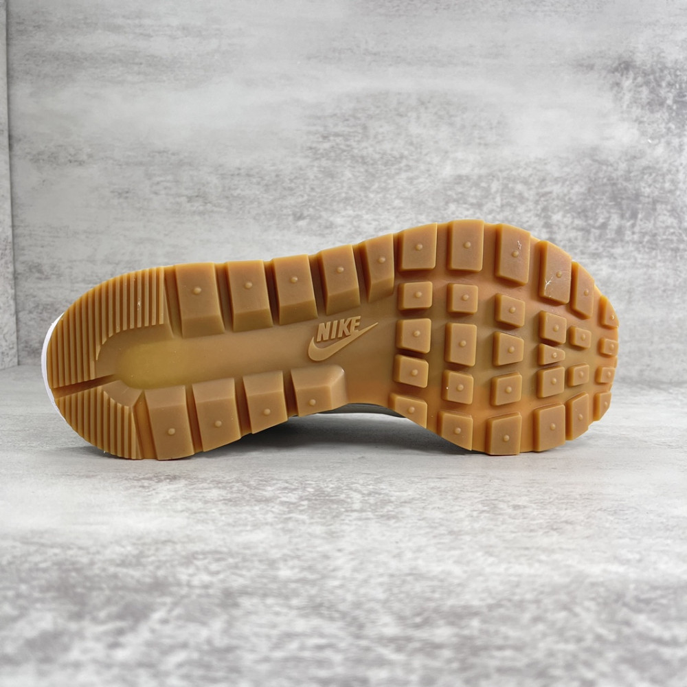 Nike Vaporwaffle sacai Sail Gum