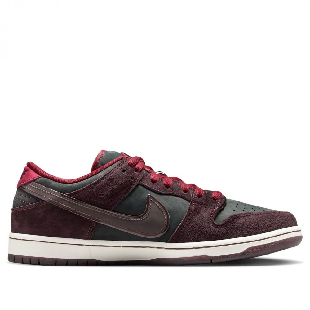 Nike x Riot Skateshop SB Dunk Low Mahogany Dark Beetroot FZ1289-200 Nike x Riot Skateshop SB Dunk Low Mahogany Dark Beetroot FZ1289-200