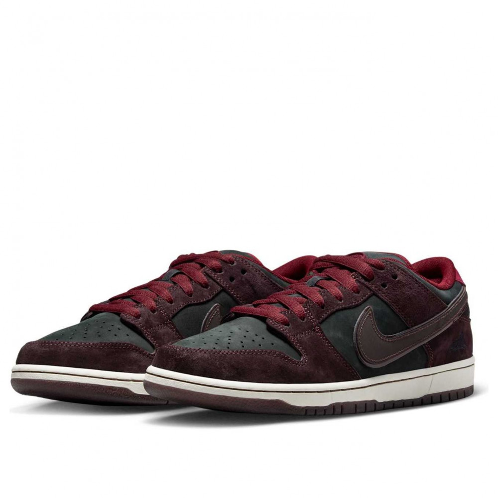 Nike x Riot Skateshop SB Dunk Low Mahogany Dark Beetroot FZ1289-200 Nike x Riot Skateshop SB Dunk Low Mahogany Dark Beetroot FZ1289-200