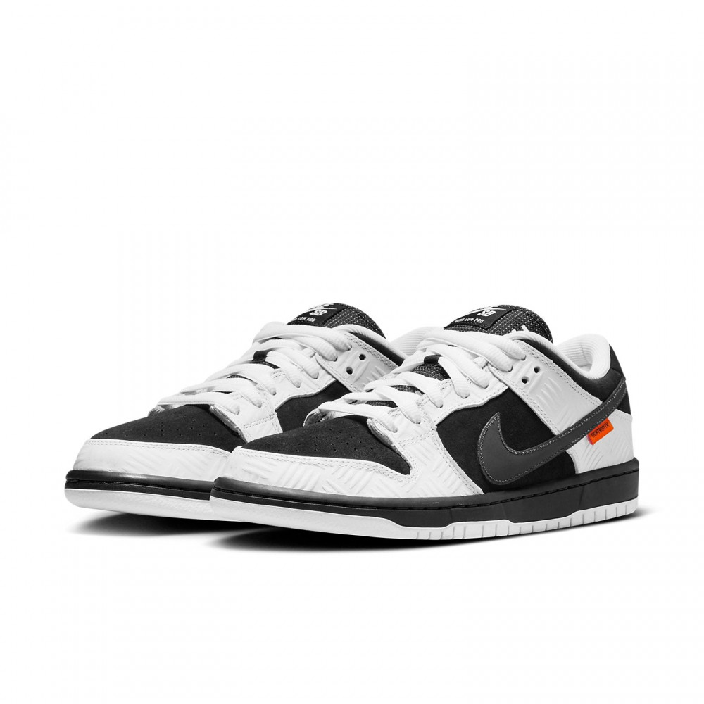 Nike x TIGHTBOOTH SB Dunk Low White Black FD2629-100 Nike x TIGHTBOOTH SB Dunk Low White Black FD2629-100