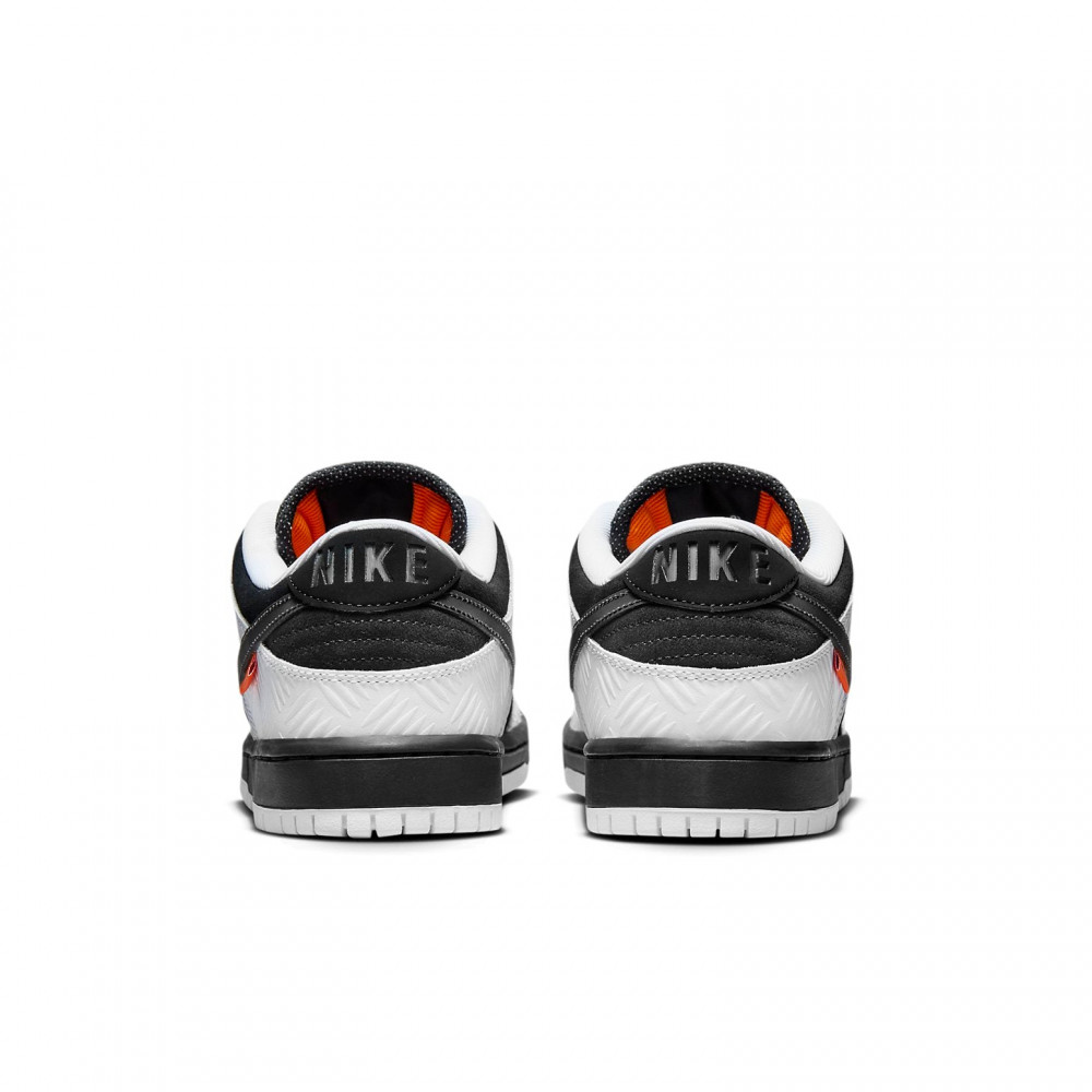 Nike x TIGHTBOOTH SB Dunk Low White Black FD2629-100 Nike x TIGHTBOOTH SB Dunk Low White Black FD2629-100